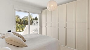Interior - Se8 - Stylish Townhouse With Rooftop Terrace (Marbella)