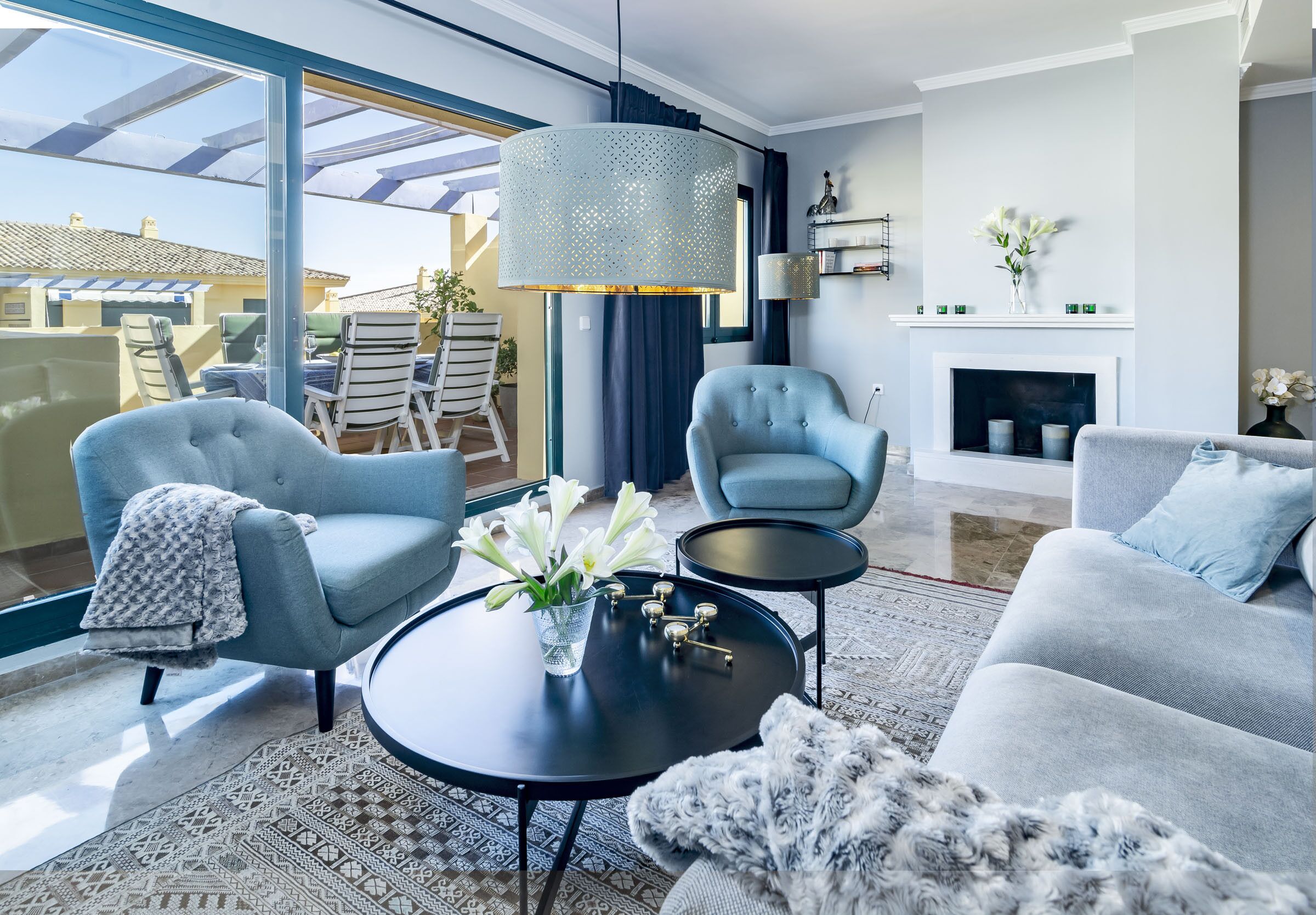Apartment (3 Bedrooms) | Living area | TV