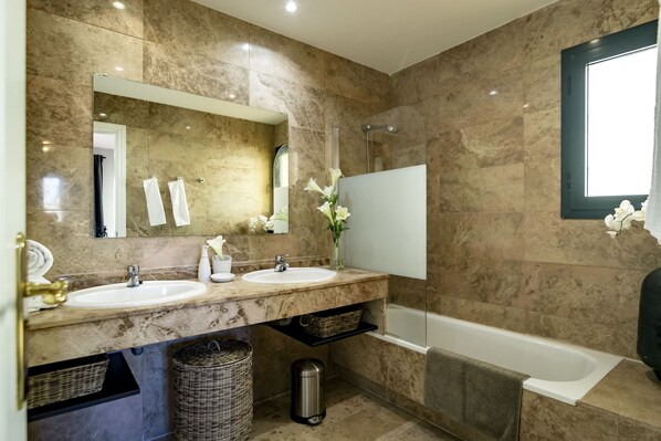 Appartamento (3 Bedrooms) | Interni