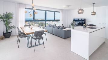 Apartment (3 Bedrooms) | Front of property