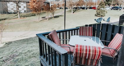 4 Minute Walk Downtown, Skyline View from Deck