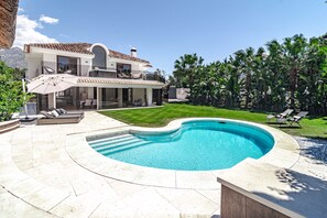 House (4 Bedrooms) | Front of property - Villa Nottingham: Stunning Private Villa (Marbella)