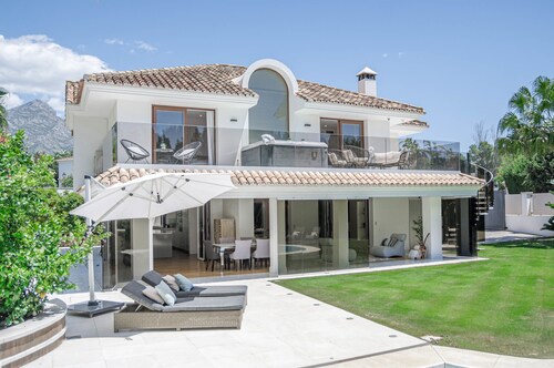 Villa Nottingham: Stunning Private Villa