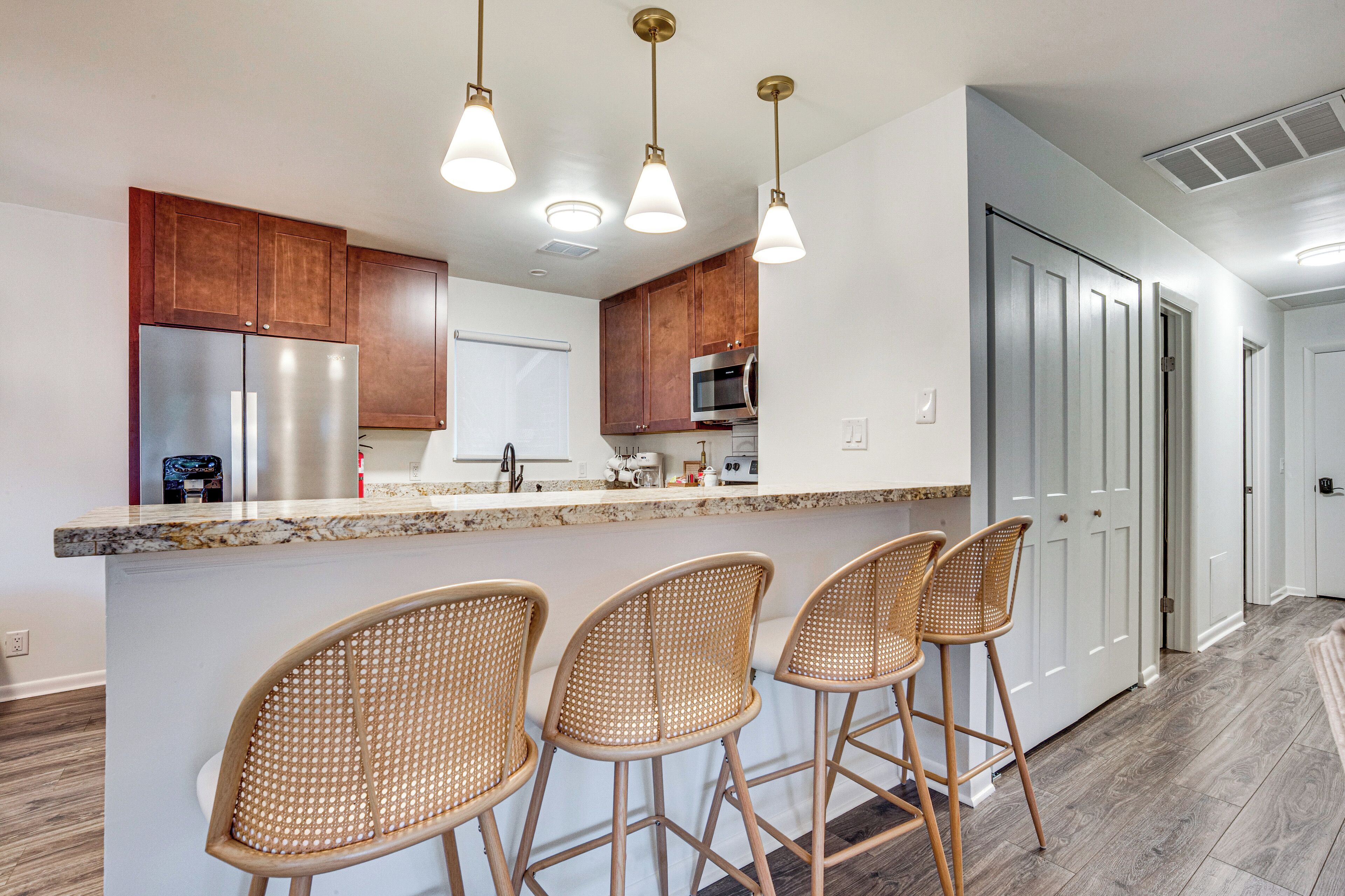 Fridge, microwave, stovetop, dishwasher