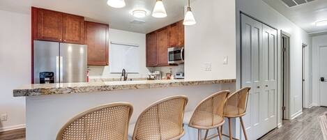 Fridge, microwave, stovetop, dishwasher