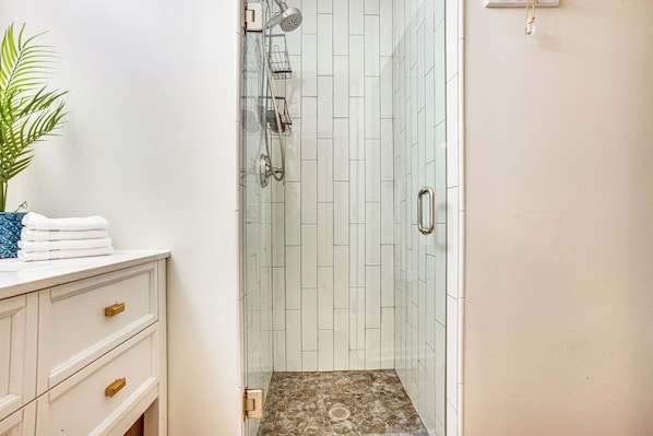 Hair dryer, towels - Relax Fireside: Family Home 6 Mi to Dtwn Beaufort! (Beaufort)