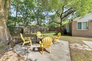 Terrace/patio - Relax Fireside: Family Home 6 Mi to Dtwn Beaufort! (Beaufort)