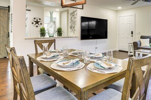 Dining - Snowbird Retreat w/ Putting Green in Phoenix Area! (Phoenix)