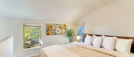 1 soveværelse, skrivebord, internetforbindelse, sengetøj