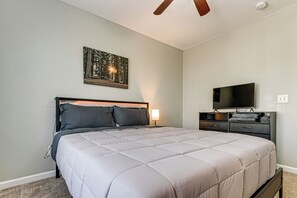 3 bedrooms, iron/ironing board, Internet, bed sheets - 2 Mi to Lenovo Center: Dog-Friendly Getaway (Raleigh)