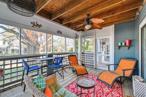 1 Mi to BOA Stadium! Walkable Condo w/ Porch