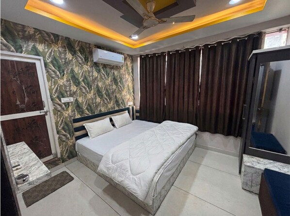 Deluxe Double Room | Free WiFi - Hotel Shree Palace (Ujjain)