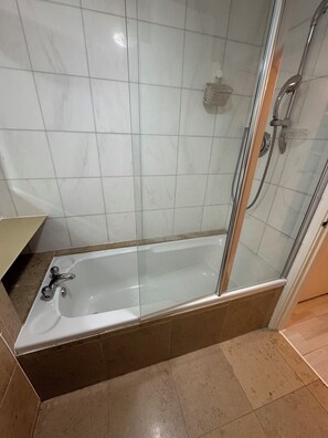 Hair dryer, towels, soap, toilet paper - Stylish Soho 1-Bed Apartment w/ Shard Views & Fast Wi-Fi (London)