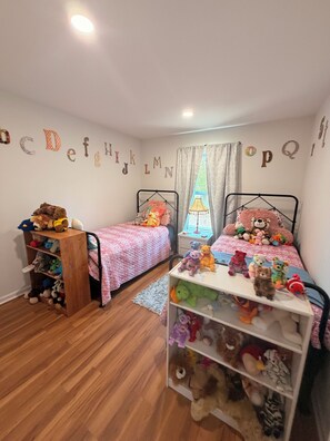 5 bedrooms, WiFi, bed sheets