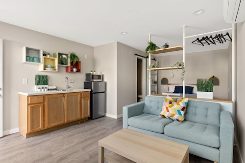 Comfortable New Room in one of San Diego's best Neighborhoods