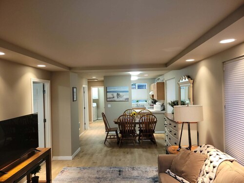 Fabulous 2-bedroom house in Bremerton w/view of Manette Bridge