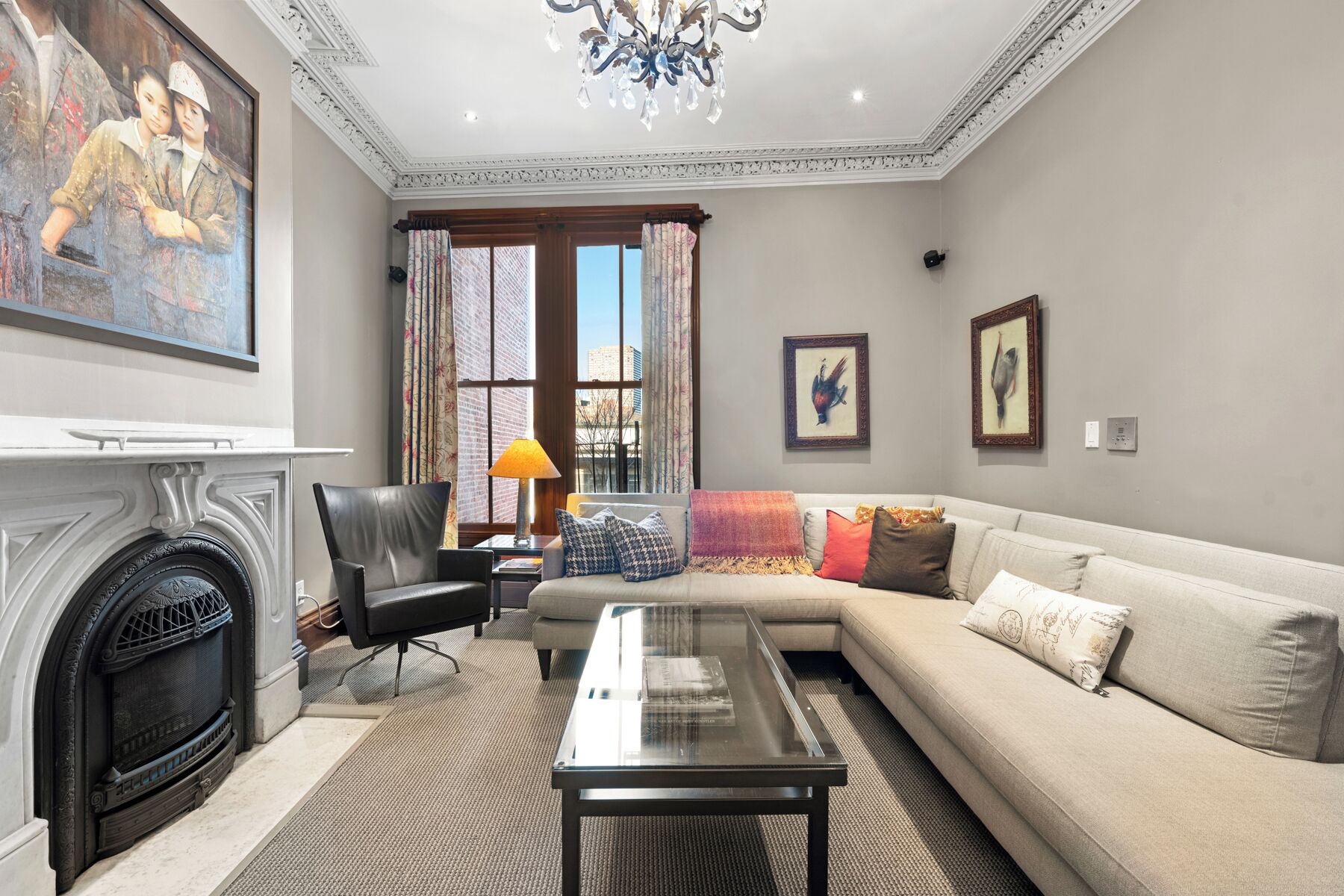 Smart TV, fireplace, DVD player, books