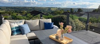 Stylish 3 Bedroom with Balcony and Amazing View