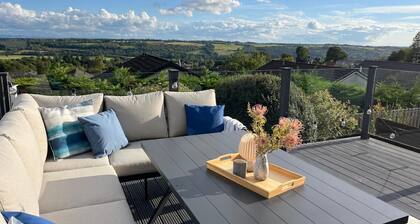 Stylish 3 Bedroom with Balcony and Amazing View