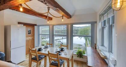 Cosy Lodge Getaway with Private Beach & Fireplace