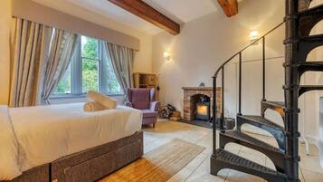 2 多间卧室、办公桌、WiFi、床单