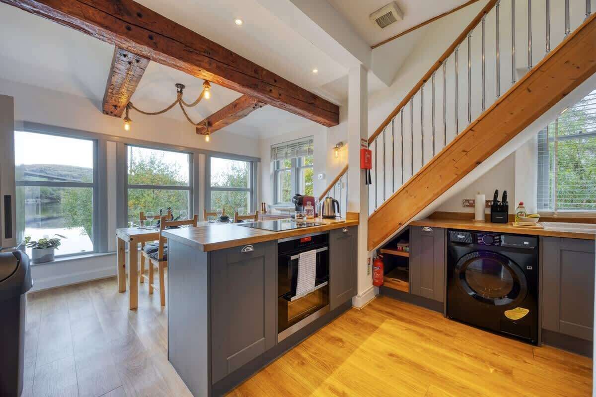 冰箱、微波炉、烤箱、炉灶