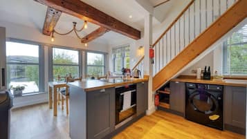 冰箱、微波炉、烤箱、炉灶