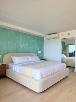 Tabla de planchar con plancha, wifi y ropa de cama 