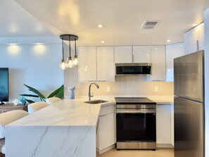 Fridge, microwave, oven, stovetop - Panoramic Oceanfront Home - Newly Remodeled (Honolulu)