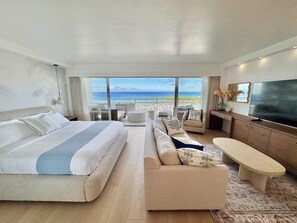 TV - Panoramic Oceanfront Home - Newly Remodeled (Honolulu)