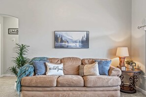 TV - Cozy 3BR Nampa Home • Spacious Yard + Smart TV (Nampa)