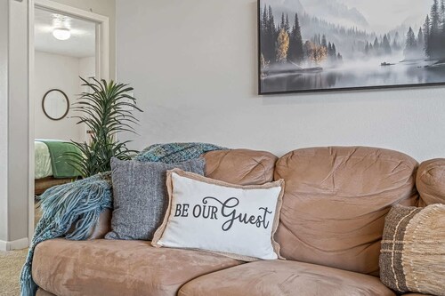 Cozy 3BR Nampa Home • Spacious Yard + Smart TV