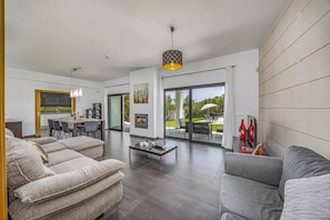 TV - Villa Casa Joana by Villa Plus (Carvoeiro)