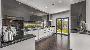 Microwave, dishwasher