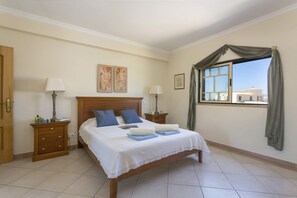 4 bedrooms, iron/ironing board, free WiFi, bed sheets - Villa Anthony by Villa Plus (Vale Rebelho)