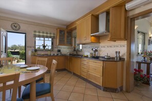 Dining - Villa Anthony by Villa Plus (Vale Rebelho)