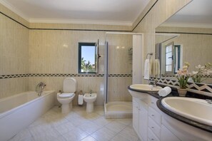 Hair dryer, towels - Villa Anthony by Villa Plus (Vale Rebelho)