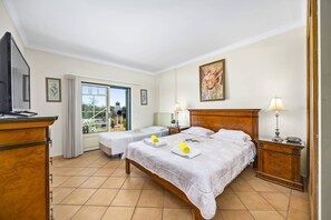 4 chambres, fer et planche à repasser, Wi-Fi gratuit, draps fournis
