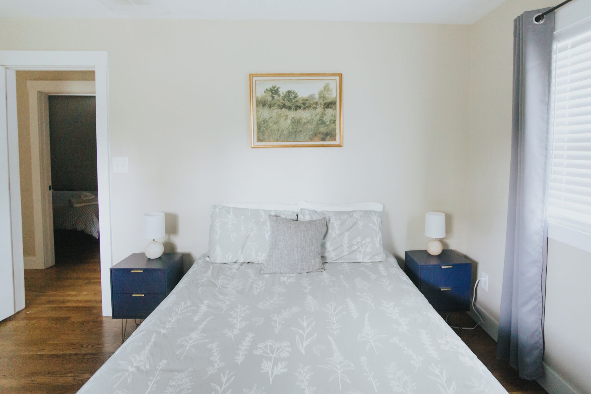 Desk, WiFi, bed sheets