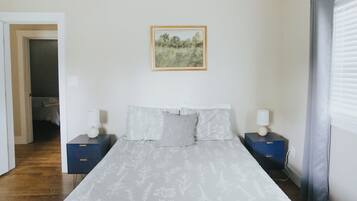 Desk, WiFi, bed sheets