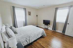 Skrivebord, wi-fi og sengetøy