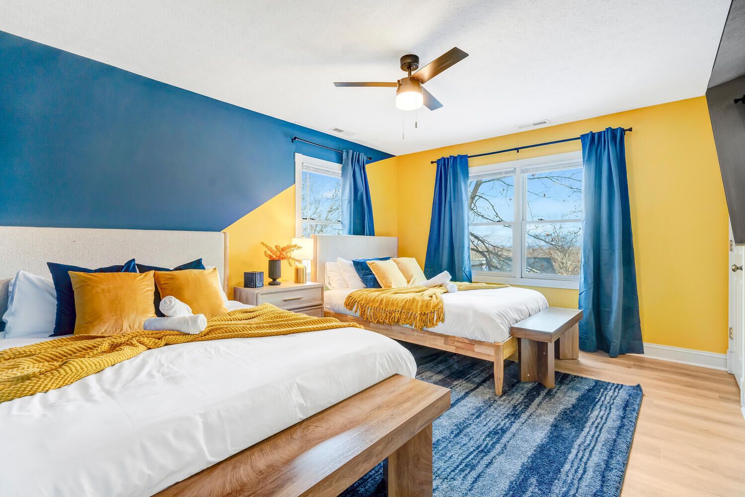 5 bedrooms, desk, iron/ironing board, travel crib