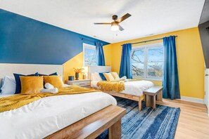 5 habitaciones, escritorio y tabla de planchar con plancha 