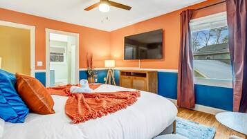 5 bedrooms, desk, iron/ironing board, travel cot
