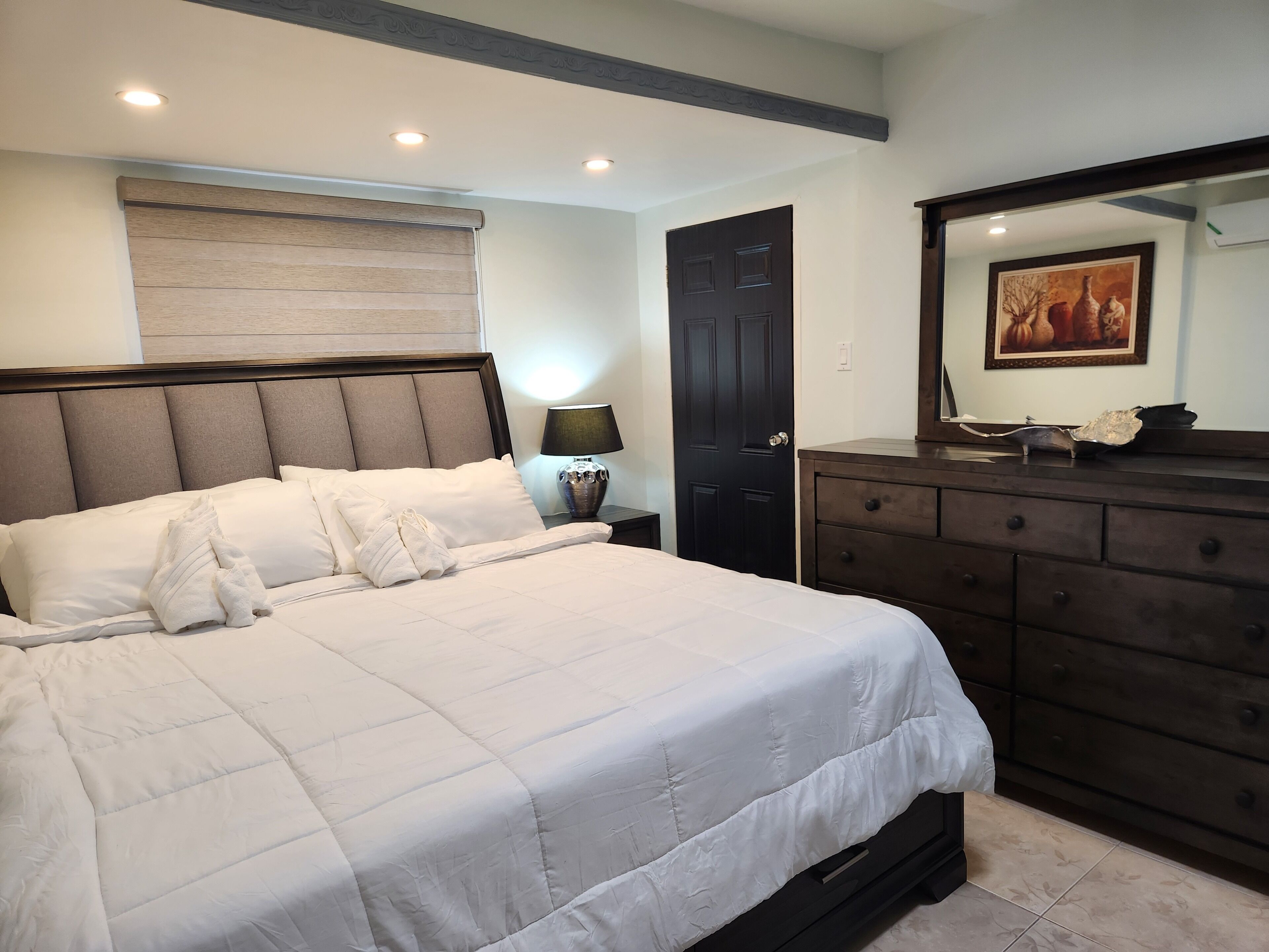 2 bedrooms, in-room safe, iron/ironing board, free WiFi