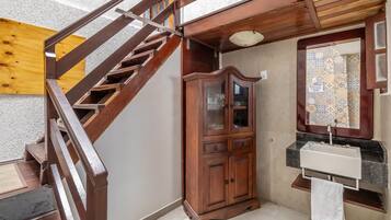 Basic Apartment | Interior