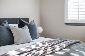 Bureau, fer et planche à repasser, Wi-Fi gratuit, draps fournis