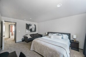 3 habitaciones, escritorio, tabla de planchar con plancha y wifi gratis 