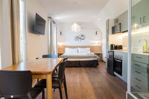 Iron/ironing board, free WiFi, bed sheets - Providencia: Modern Studio with Balcony & Metro! (Providencia)