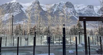 NEW Condo w/ VIEWS — Sleeps 9 w/ Pool, Hot Tub!